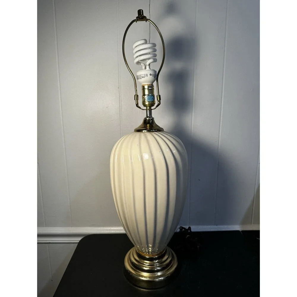 VTG‎ Ribbed Ceramic Table Lamp 28in Ivory White Brass Tone Dimmer Harp